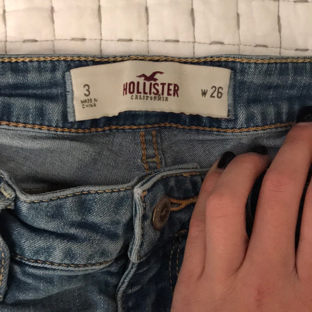 SOLD Hollister Light Wash Skinny Jeans - Picture 4 of 4